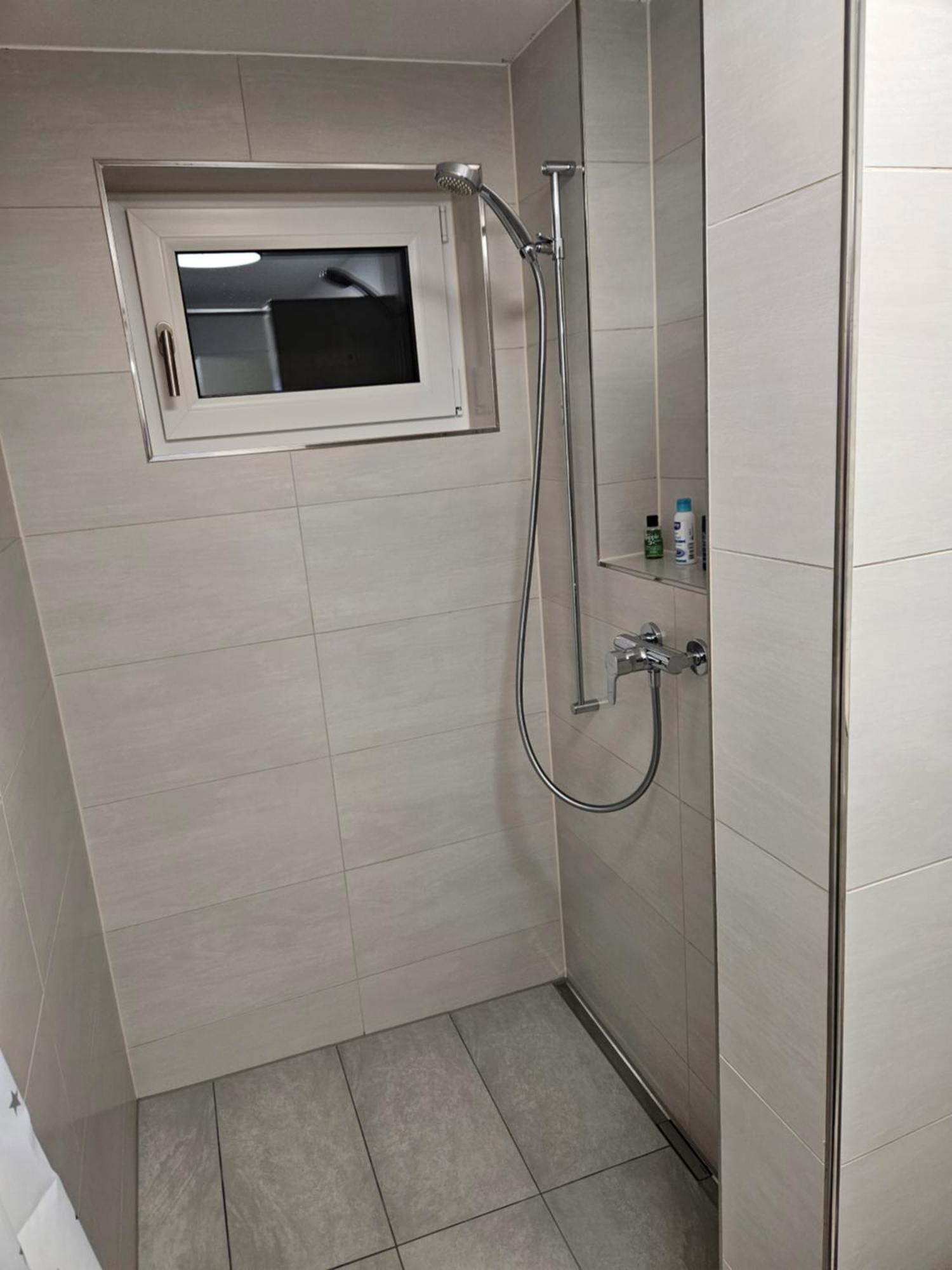 Schoene Einliegerwohnung 200M Vom Wasser Entfernt Щайн ам Рейн Екстериор снимка